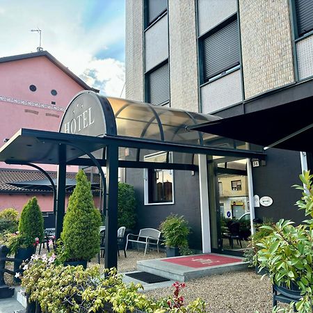 Hotel La Pace San Mauro Torinese Bagian luar foto