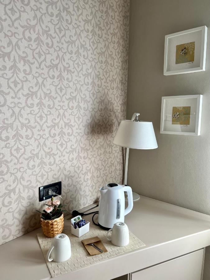 Hotel La Pace San Mauro Torinese Bagian luar foto