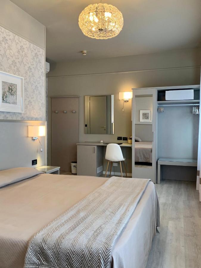 Hotel La Pace San Mauro Torinese Bagian luar foto