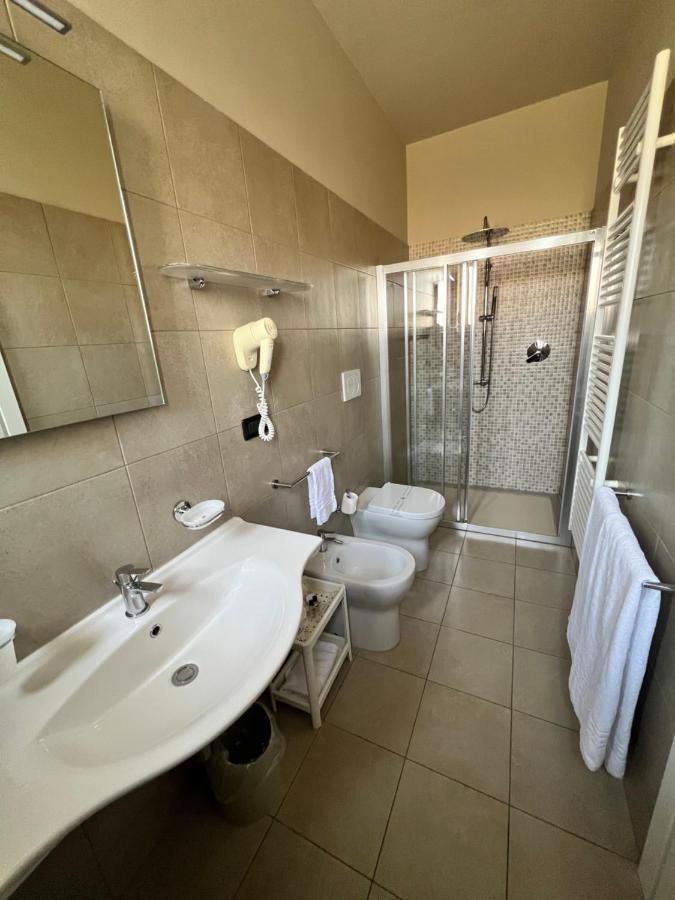 Hotel La Pace San Mauro Torinese Bagian luar foto