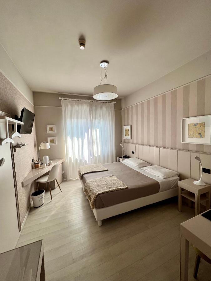 Hotel La Pace San Mauro Torinese Bagian luar foto