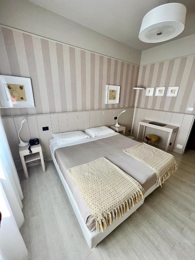 Hotel La Pace San Mauro Torinese Bagian luar foto