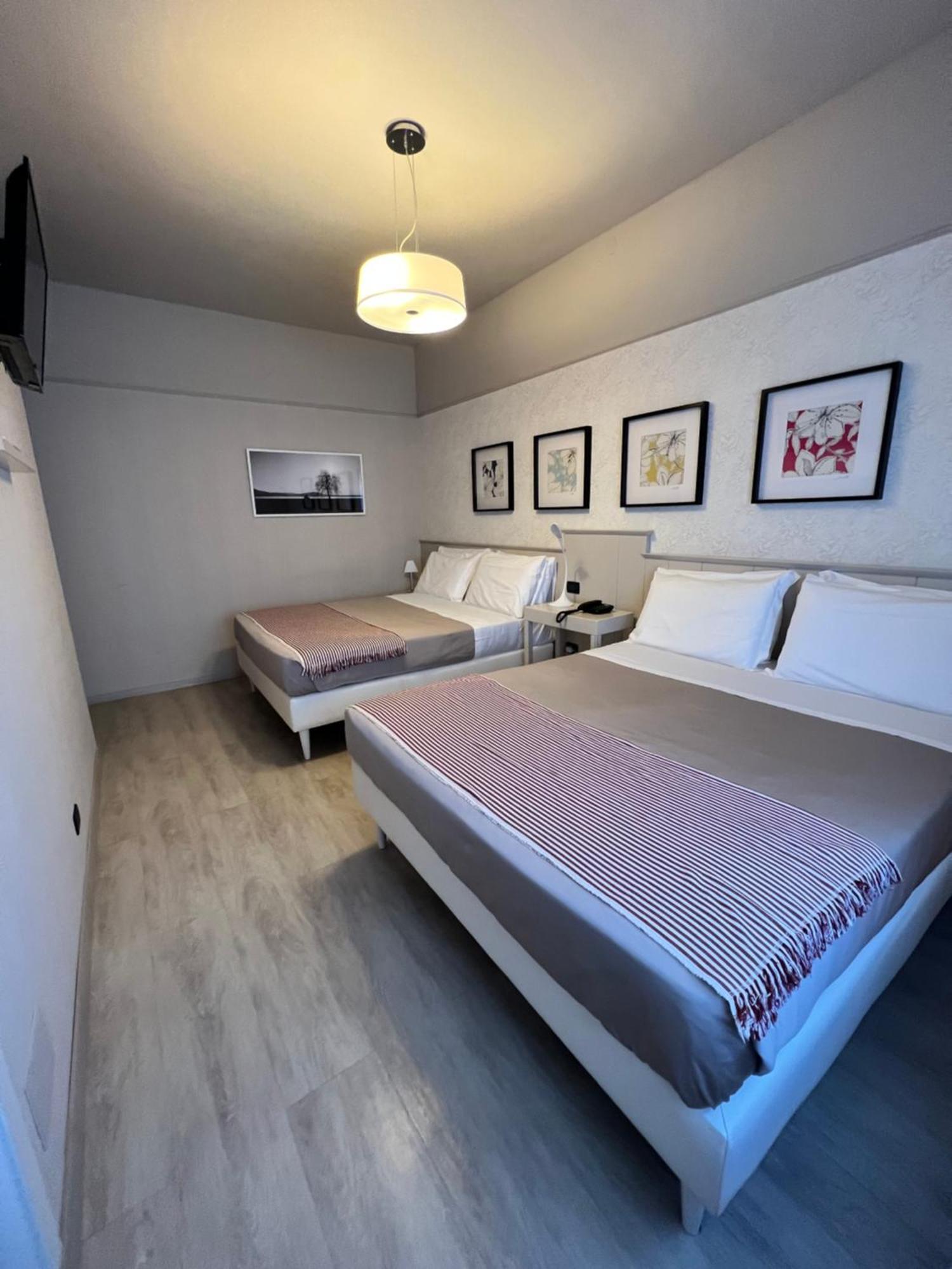 Hotel La Pace San Mauro Torinese Bagian luar foto