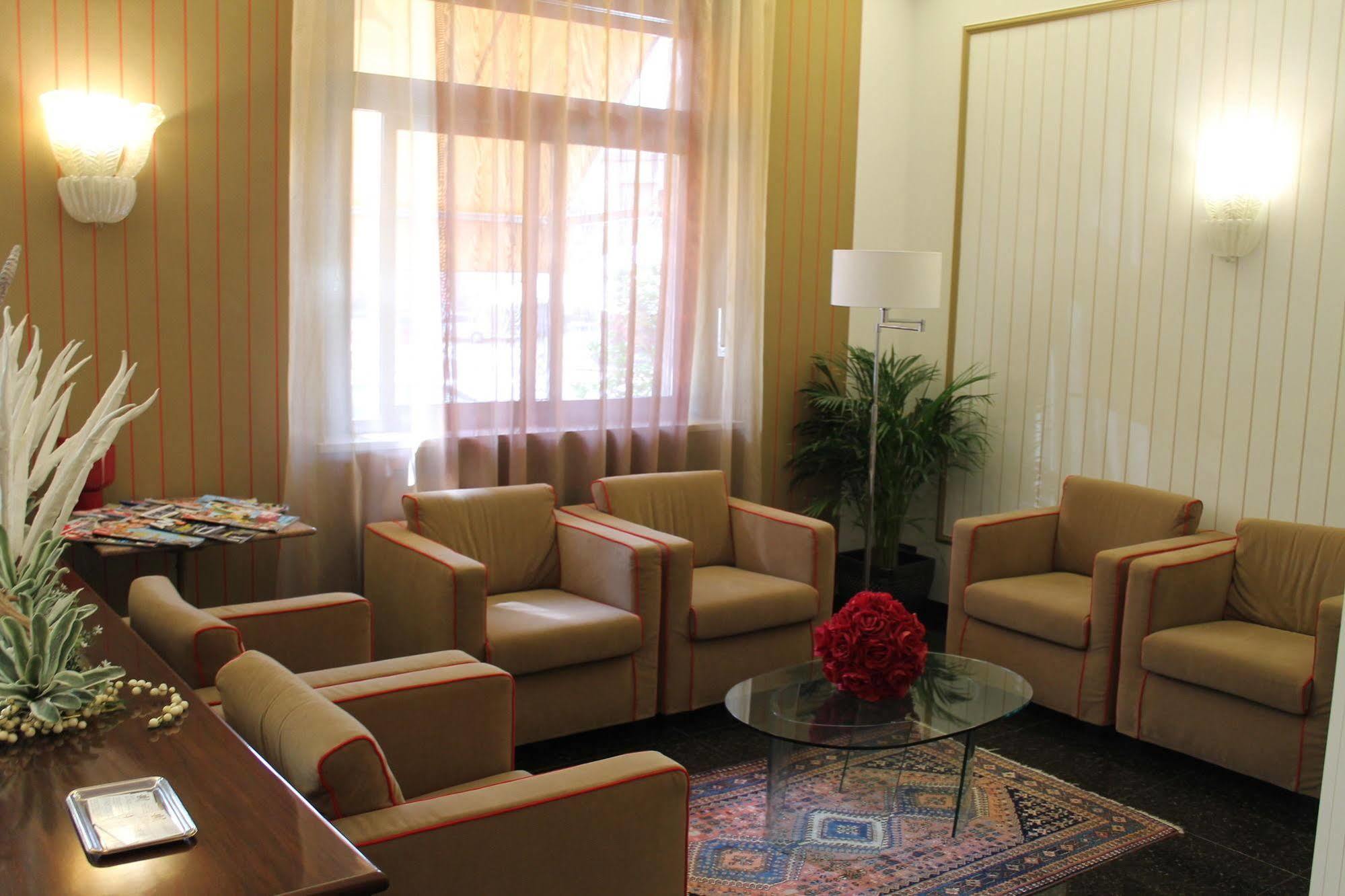 Hotel La Pace San Mauro Torinese Bagian luar foto