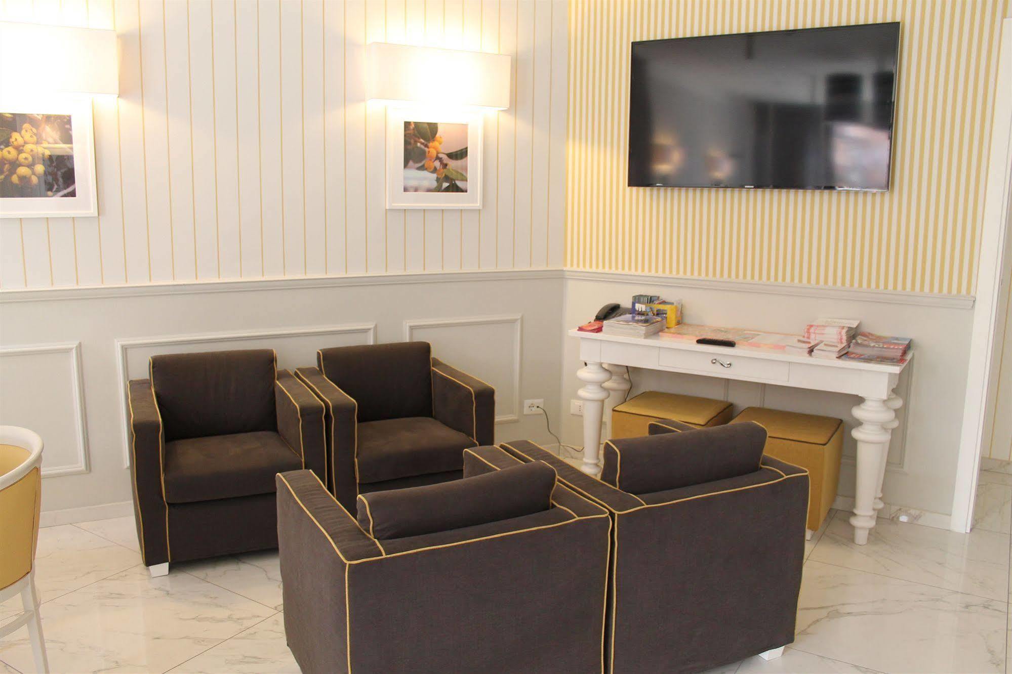 Hotel La Pace San Mauro Torinese Bagian luar foto