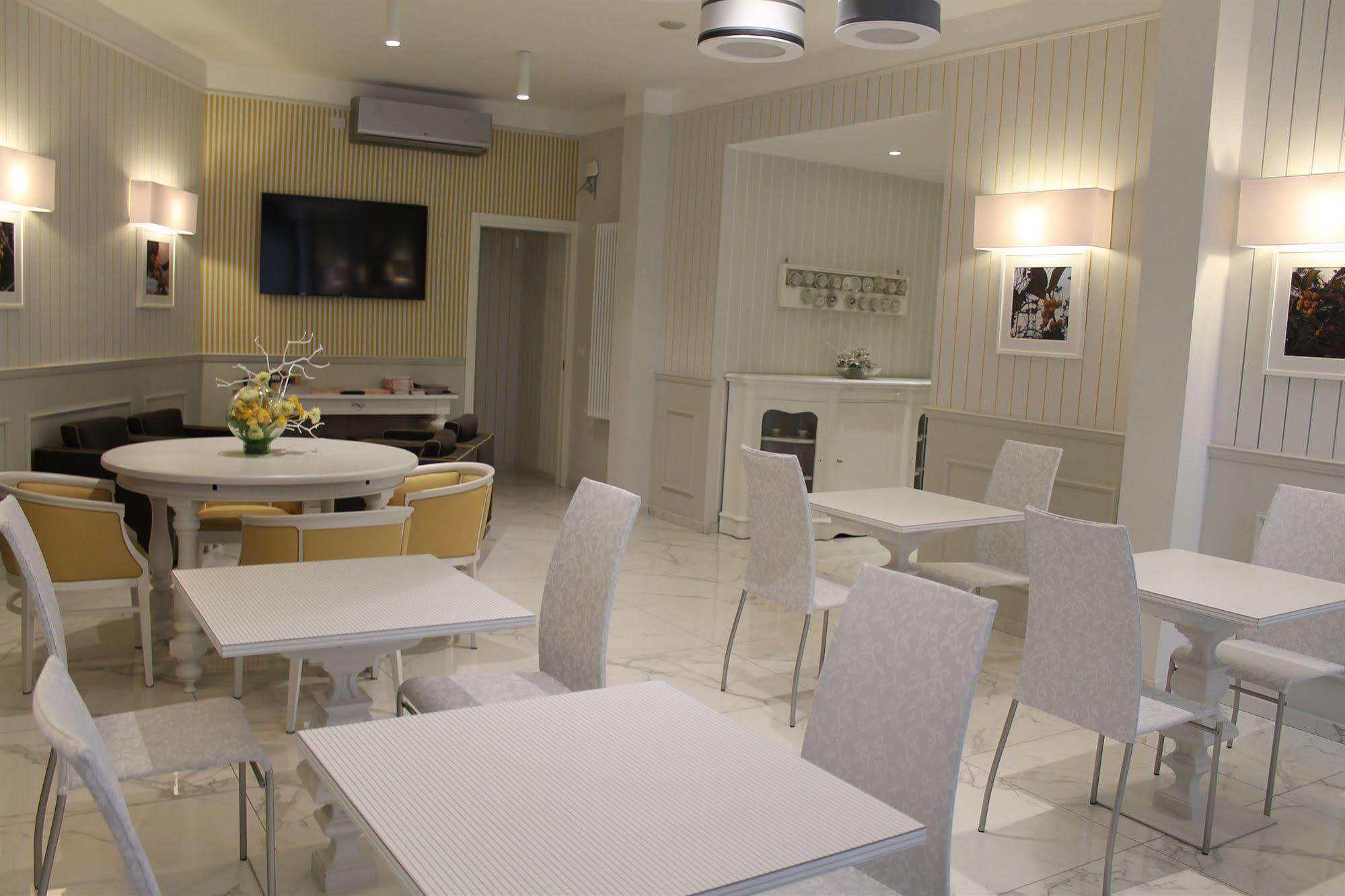 Hotel La Pace San Mauro Torinese Bagian luar foto
