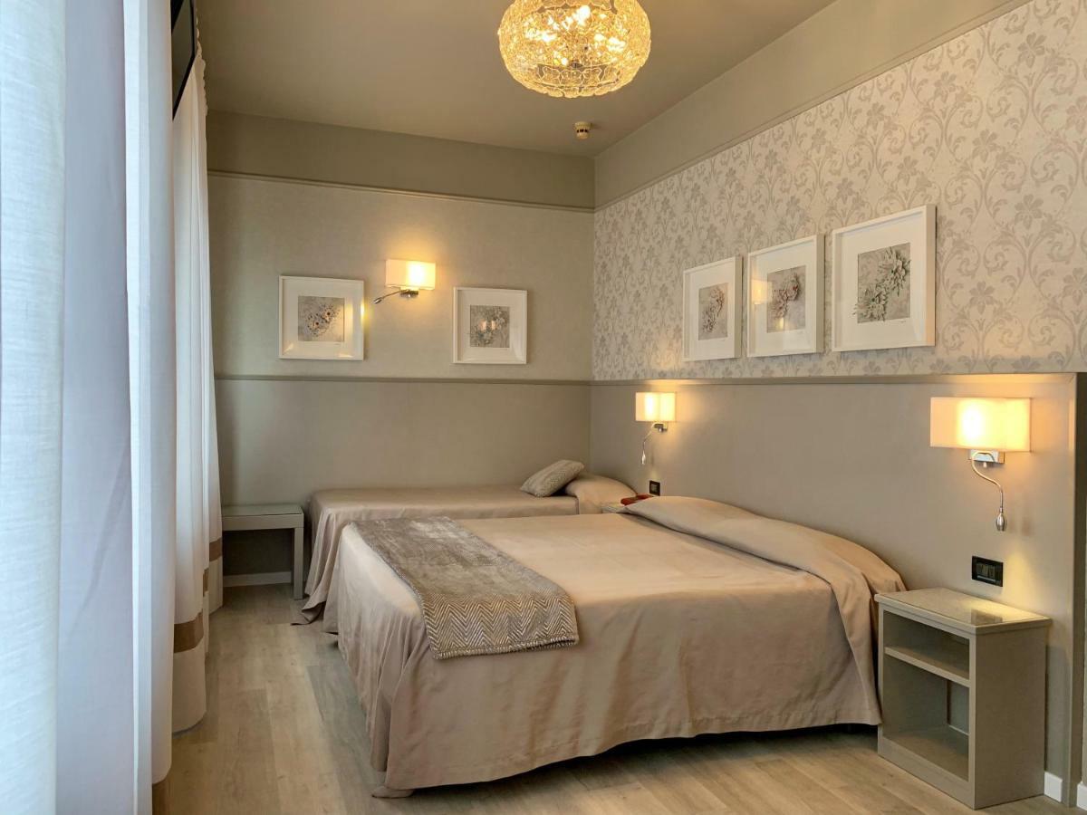 Hotel La Pace San Mauro Torinese Bagian luar foto