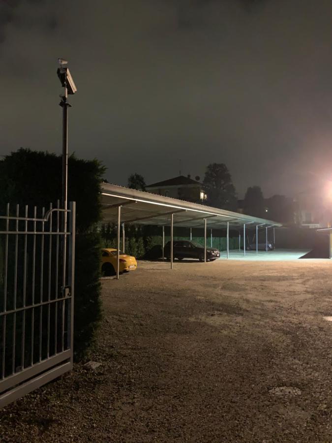 Hotel La Pace San Mauro Torinese Bagian luar foto